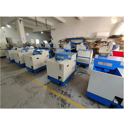 Μικρό μηχάνημα CNC Σφαιρίδια Baler Σιδήρου Χαλκού Αλουμινίου Τσιπ Γεμίσματα Σπασμάτων Μεταλλικών Μηχανών Briquetting