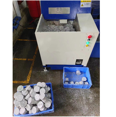 Μικρό μηχάνημα CNC Σφαιρίδια Baler Σιδήρου Χαλκού Αλουμινίου Τσιπ Γεμίσματα Σπασμάτων Μεταλλικών Μηχανών Briquetting